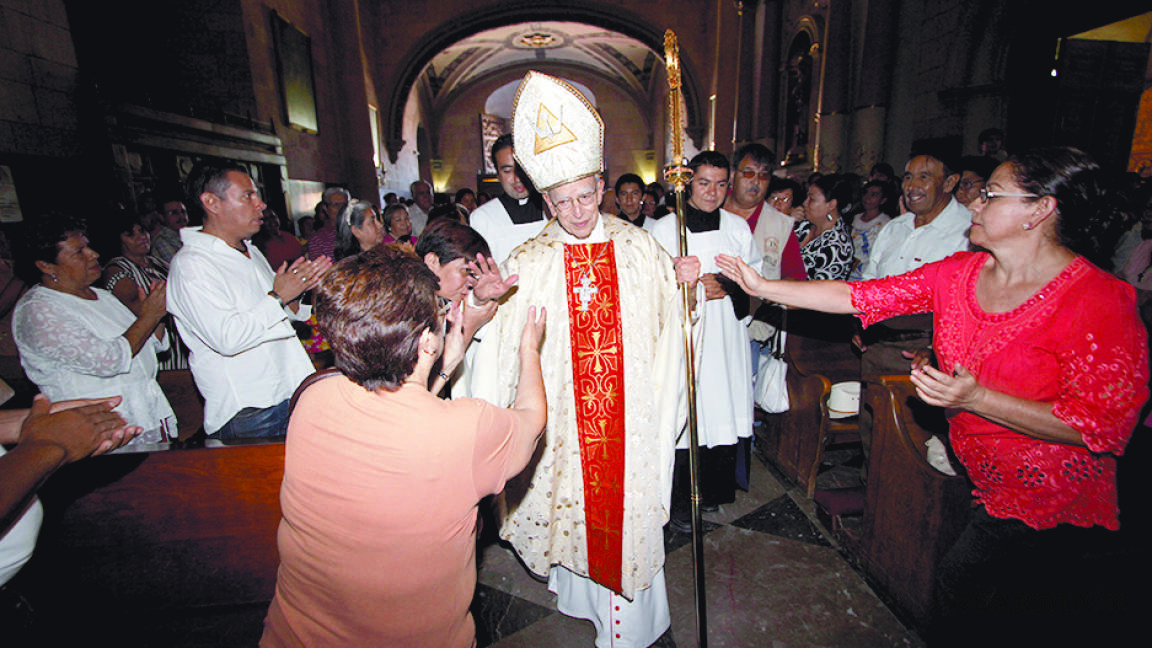 Obispo Villalobos cumple 99 años en hospital de Saltillo