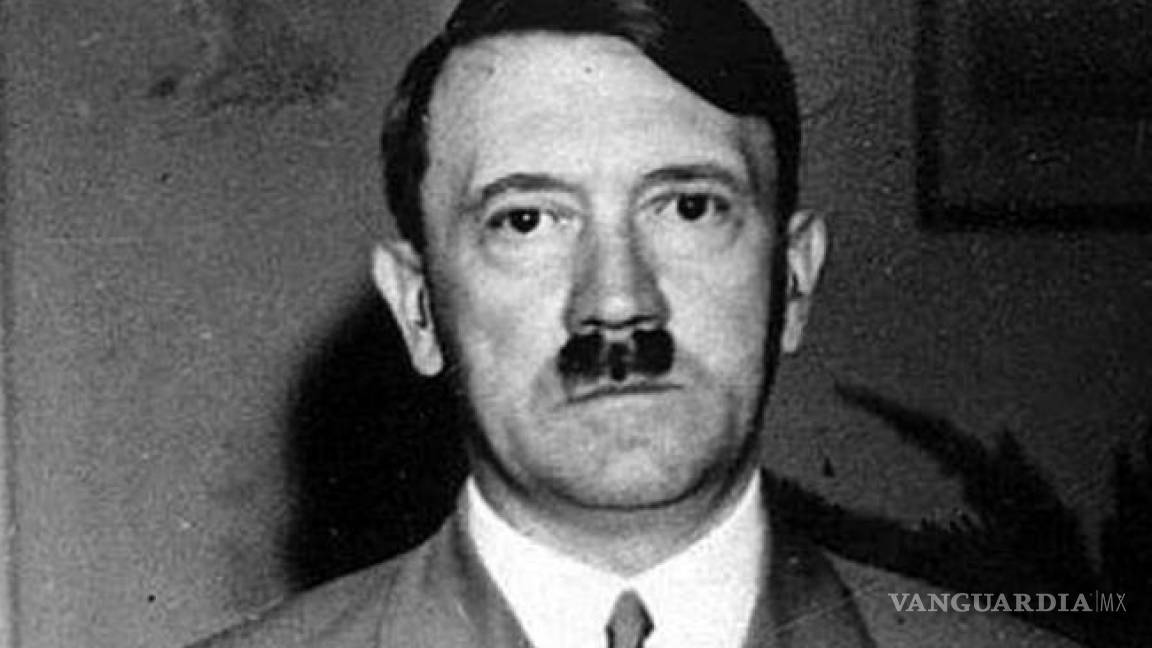 Subastan foto inédita de Hitler; aparece con su cuñado, a quien mandó fusilar