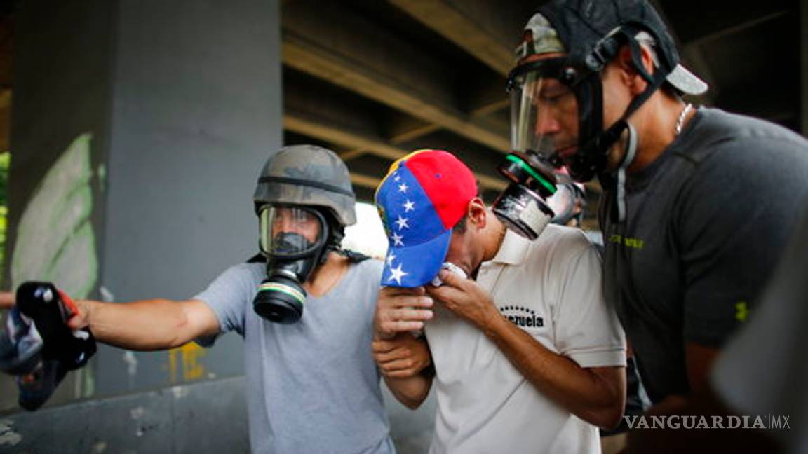 $!Guardia Nacional Bolivariana agredió al líder opositor Capriles tras una manifestación