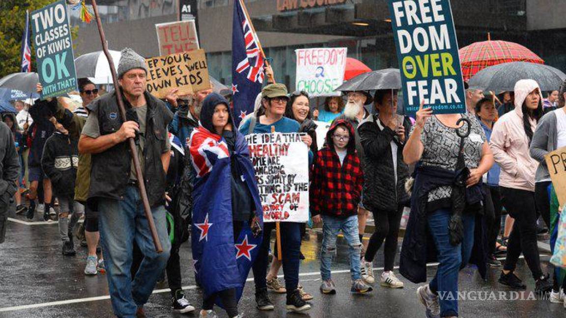 Gobierno de Nueva Zelanda usa la ‘Macarena’ para desanimar protesta antivacunas COVID-19