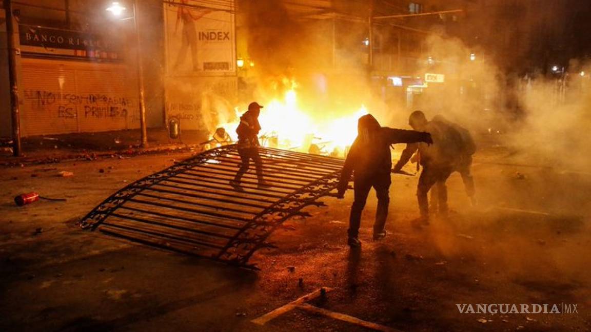 En Chile, incendian edificio de diario El Mercurio de Valparaíso