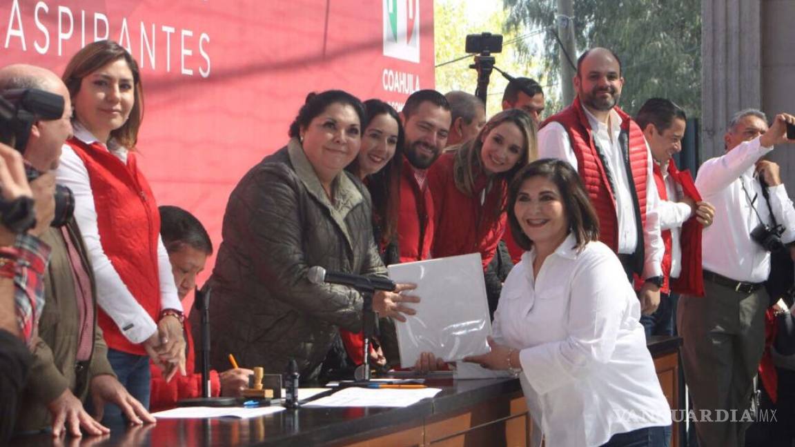 Lupita Murguía se registra como precandidata del PRI a diputada federal por el tercer distrito