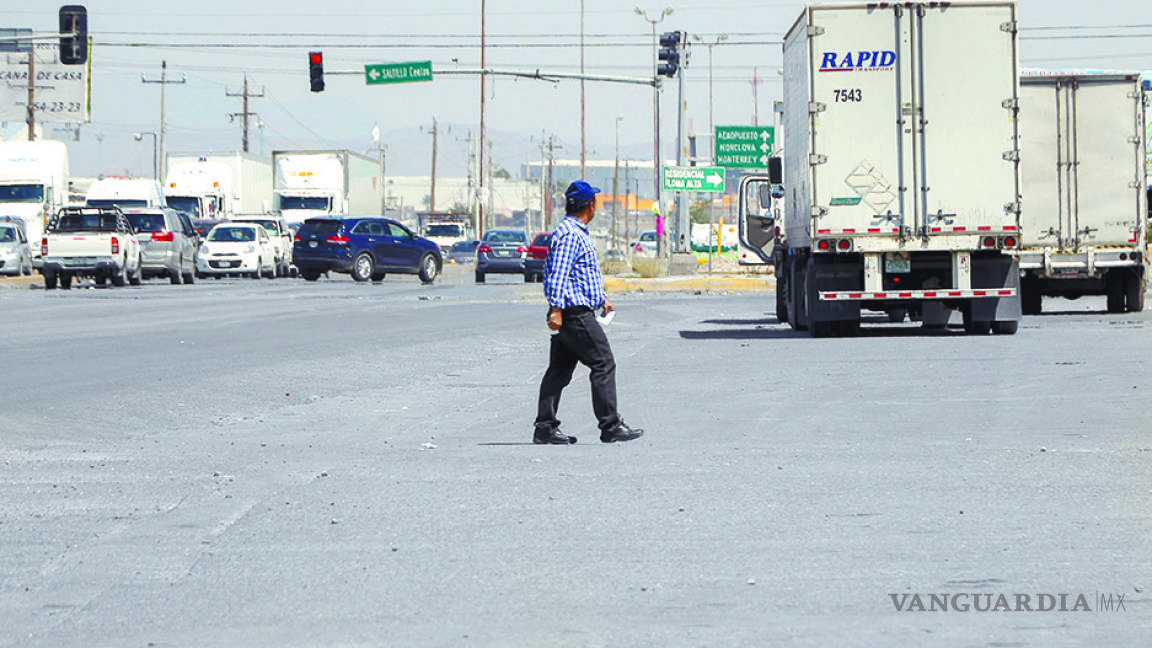 Las calles de Saltillo aún son peligrosas para el peatón; la prioridad la tiene el automovilista