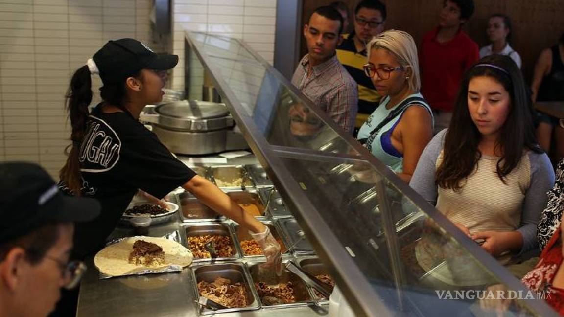 Mexicanos que trabajan para restaurantes de EU viven como indigentes, los maltratan, les pagan lo que quieren…