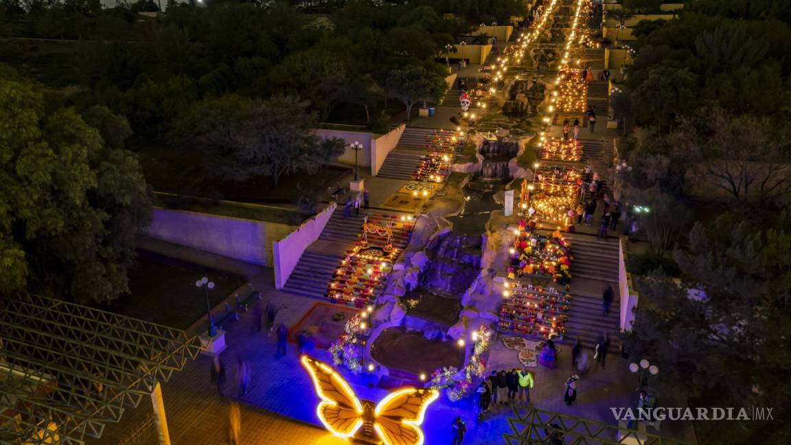 Magno Altar ilumina el parque ‘Las Maravillas’ con ofrenda monumental