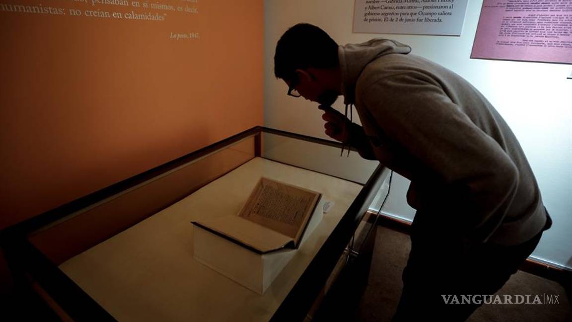 $!Manuscrito de "La Peste" de Camus sale de Francia por primera vez