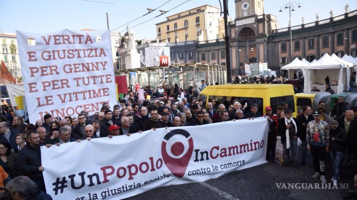 Miles de italianos se manifiestan contra la mafia napolitana