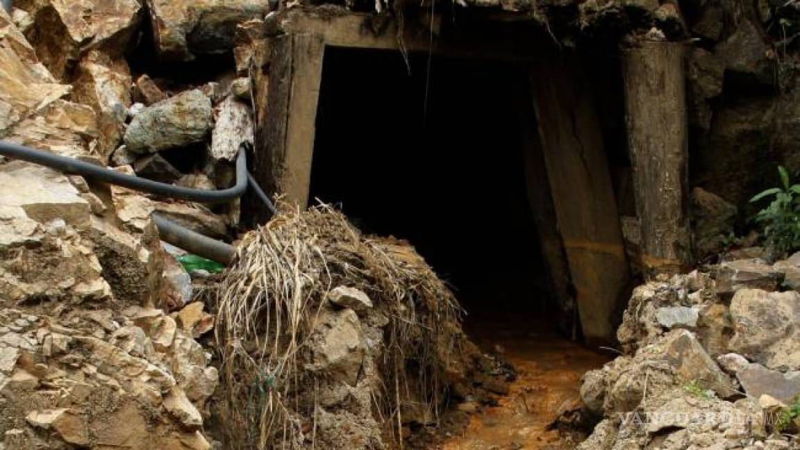 Muere empleado de mina al caer a pozo de carbón en Sabinas