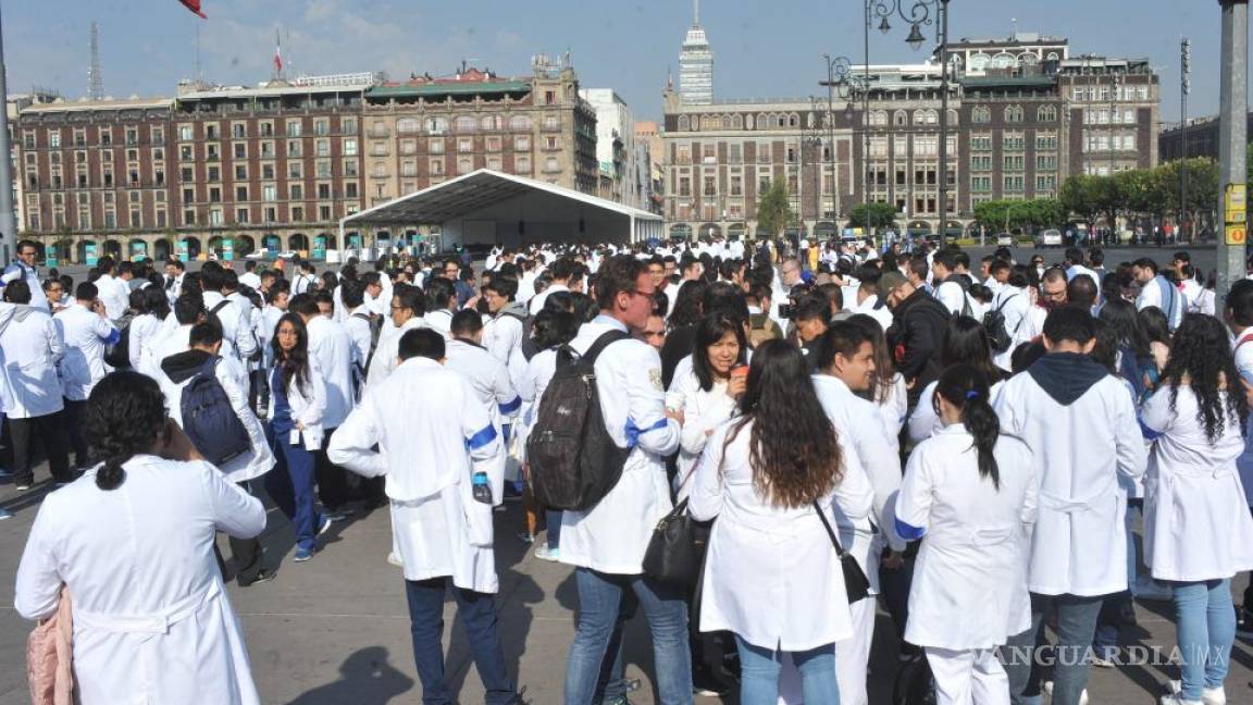 Médicos residentes inician ‘paro activo’, en 24 estados de México