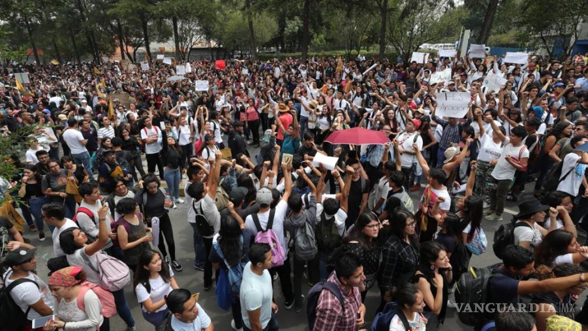 Universitarios marchan en CU contra el porrismo