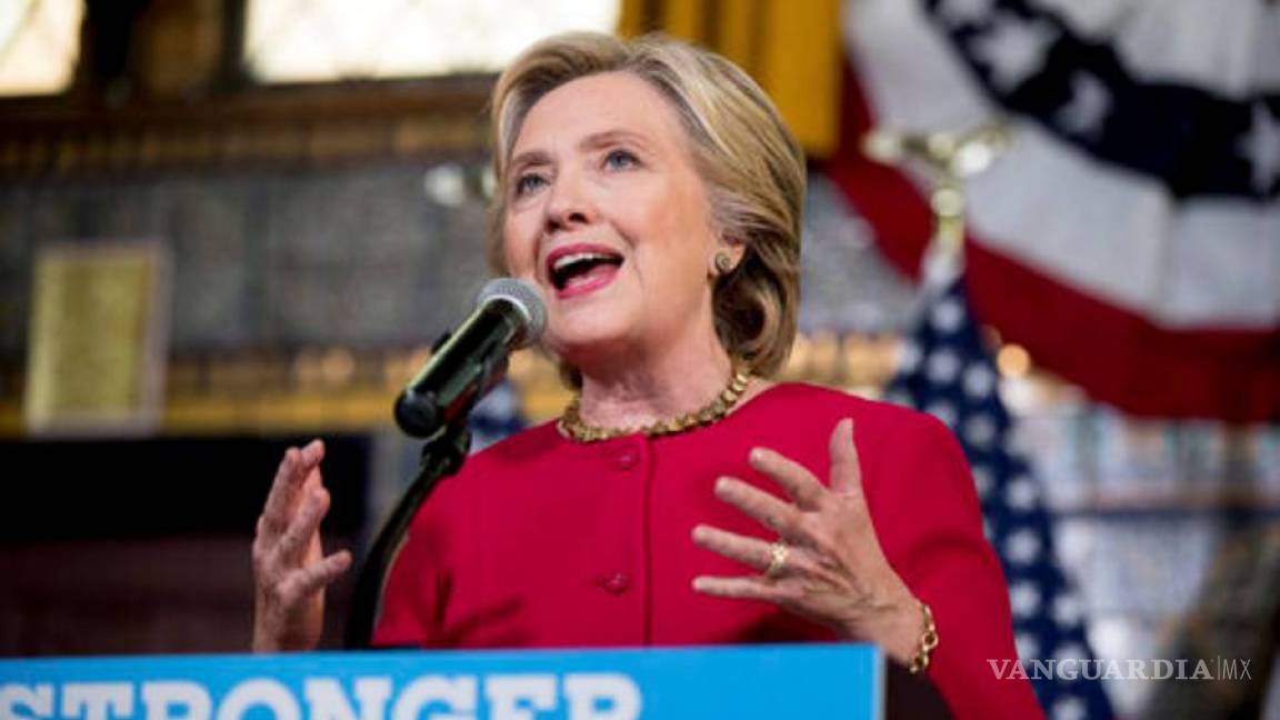 Se divierte Hillary Clinton de parodia de sí misma en “Saturday Night Live”