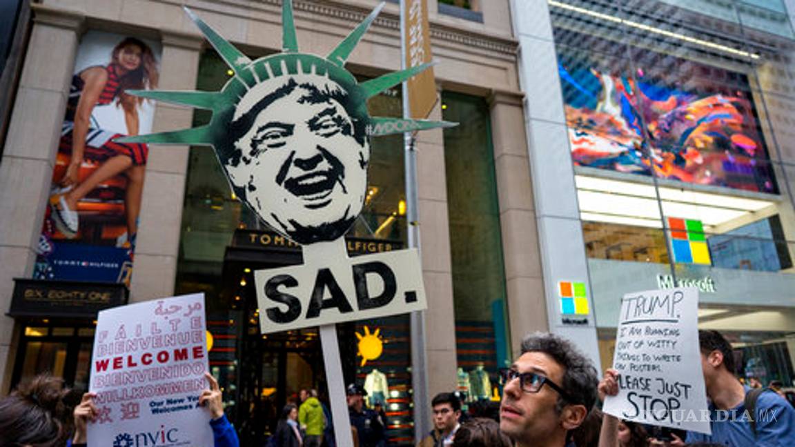 $!"Nueva York te odia", así recibieron a Donald Trump en su ciudad natal