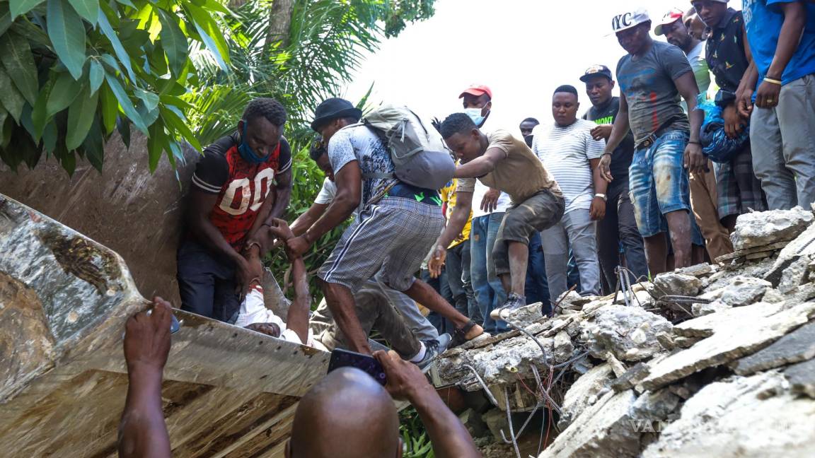 Asciende a 724 el número de muertos por el terremoto en Haití