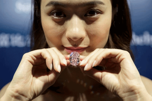 $!Diamante "Estrella Rosa" se convierte en la joya más cara en una subasta