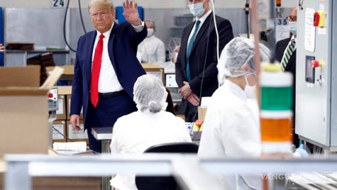 $!Fábrica de test para COVID-19 destruye toda su producción... porque Trump la visitó sin mascarilla