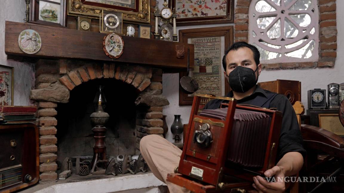 Conoce al mexicano que tiene una colección de 3 mil cámaras fotográficas de todas las épocas