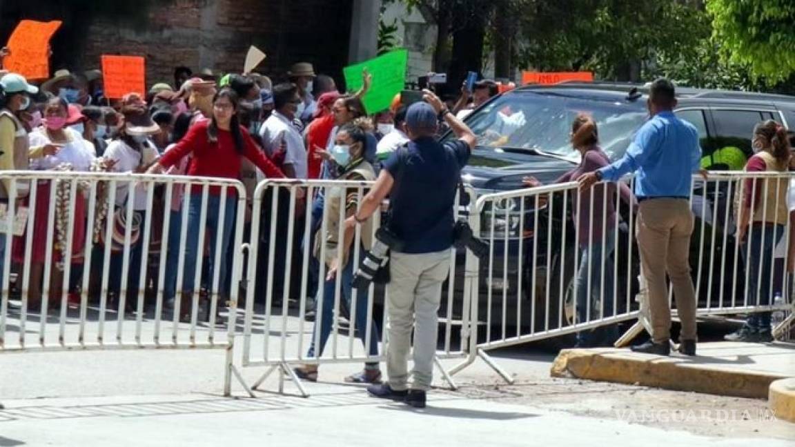 Recibieron a AMLO con protestas en Chilapa, Guerrero