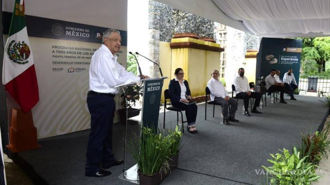 'Se pueden quedar en Avenida Juárez', afirma López Obrador a manifestantes de FRENAAA