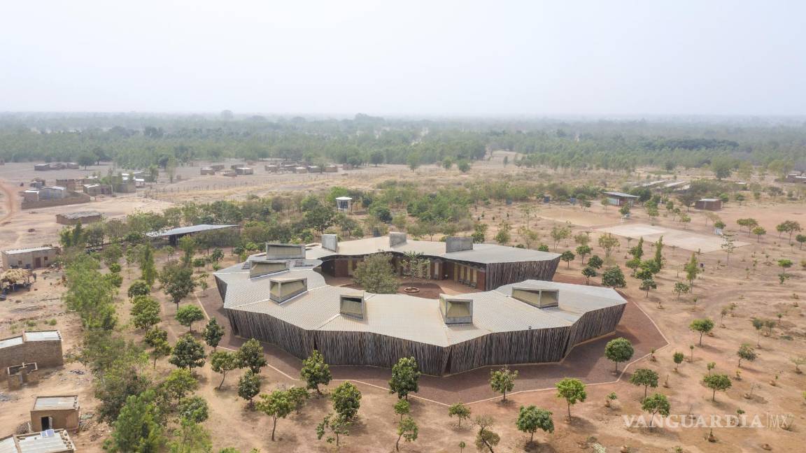 $!En esta imagen difundida por el Premio Pritzker, el Lycée Schorge en Burkina Faso, creado por el arquitecto Diébédo Francis Kéré.AP/Francis Kéré