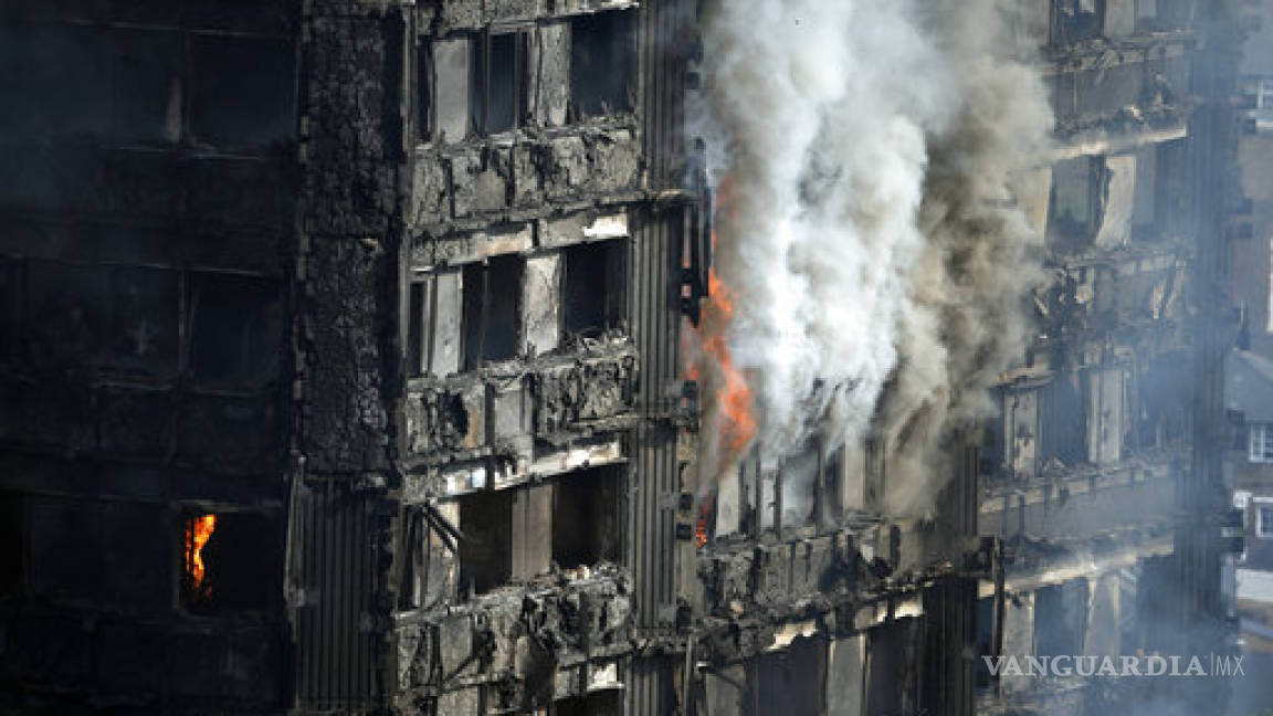 Al menos 12 muertos y 74 heridos en incendio de edificio en Londres