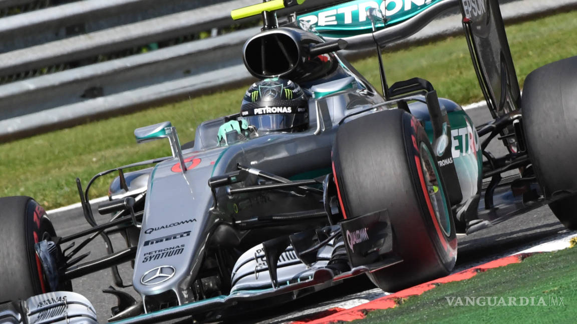 La pelea en Mercedes sigue latente, Nico Rosberg consigue la 'pole' en Bélgica