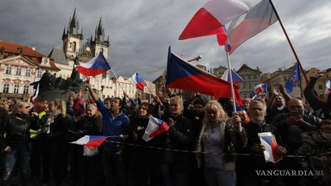 Más de cien detenidos en marcha anticuarentena en Praga