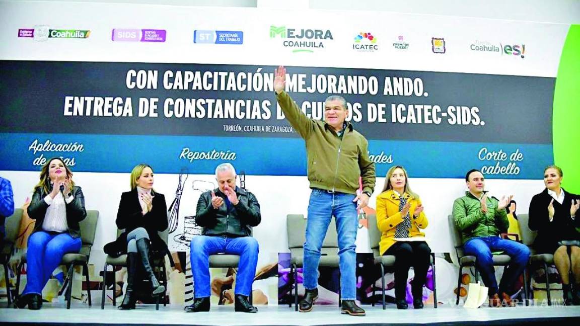 Entregan constancias a más de 500 mujeres egresadas del Icatec en Torreón