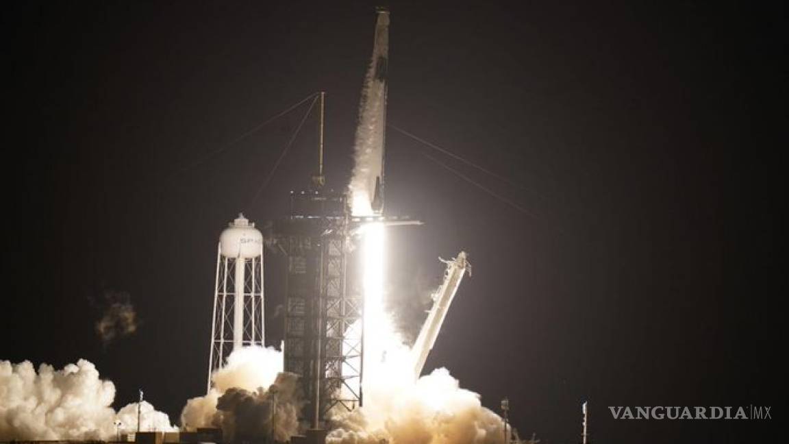 NASA y SpaceX lanzan con éxito misión tripulada a la Estación Espacial Internacional