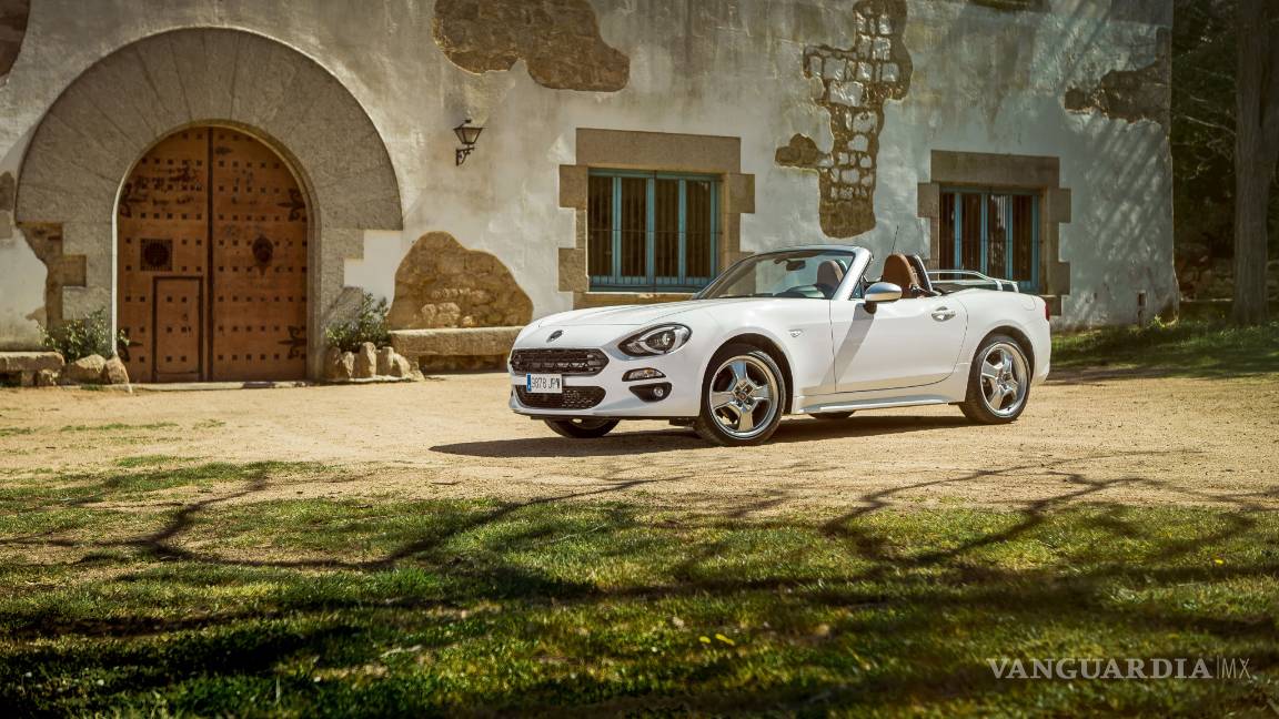$!Fiat 124 Spider Lusso: la vuelta de un legendario al segmento roadster