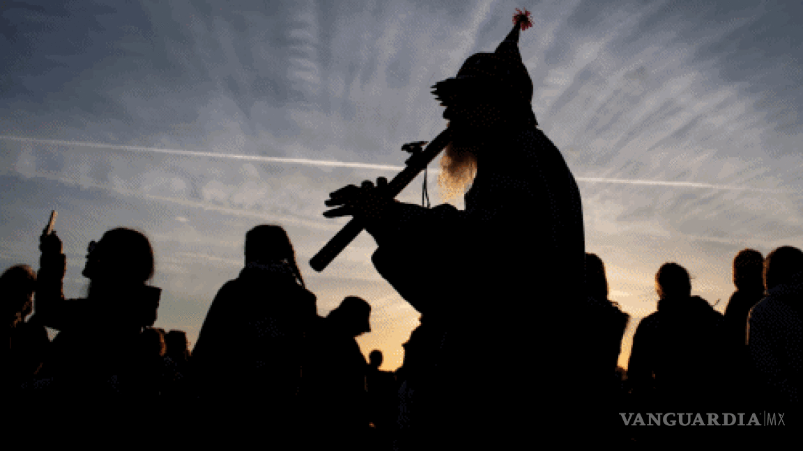 $!Recibe el Reino Unido el solsticio de verano en Stonehenge