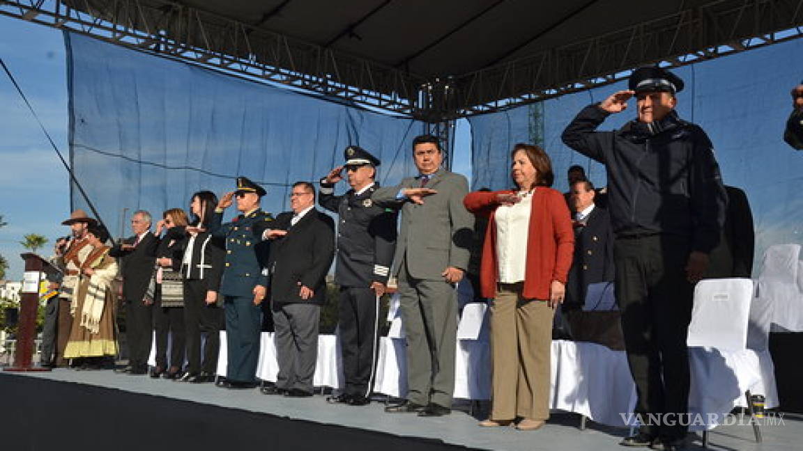 Participan 10 mil personas en el desfile de la Revolución en Torreón