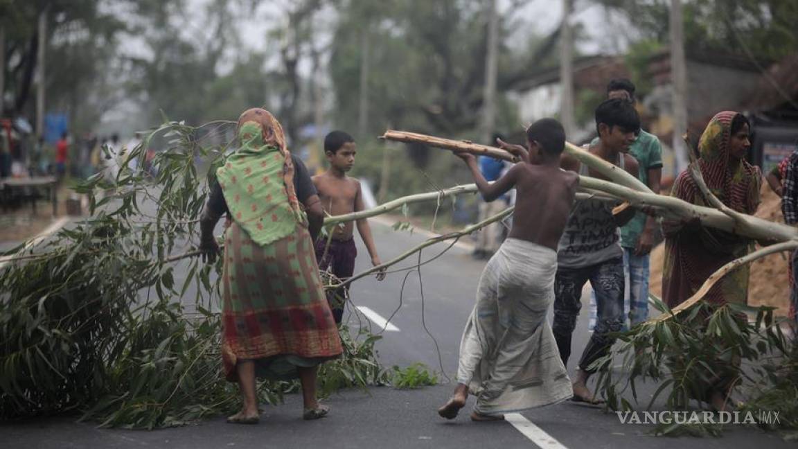Super ciclón Amphan arrasa y destroza todo lo que se interpone en su paso por la India y Bangladesh (fotos)