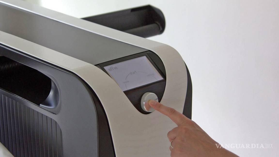 $!“Effie”es capaz de secar y planchar hasta 12 prendas diferentes a la vez