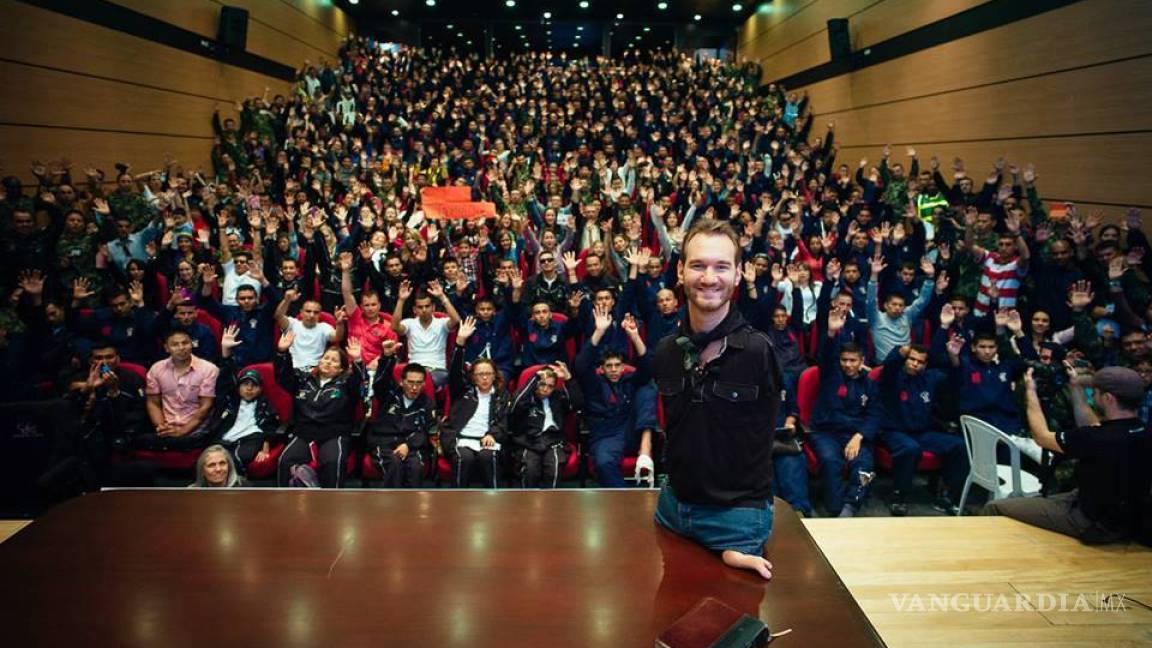 Rifarán cena entre asistentes a conferencia de Nick Vujicic