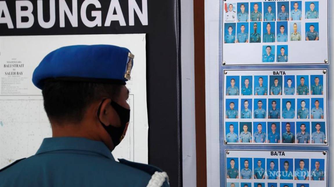 Se agota el oxígeno en para los 53 tripulantes del submarino indonesio desaparecido