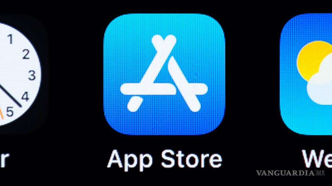 Procede demanda colectiva contra Apple por monopolio en App Store