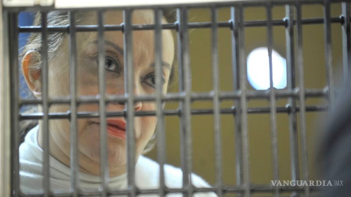 $!En público, PGR “caza” a Gordillo; en privado, SHCP perdona 67 mdp a su empresa, que robó a maestros