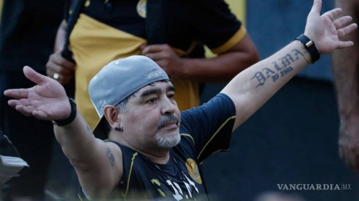 Dan de alta a Maradona tras cirugía por sangrado estomacal