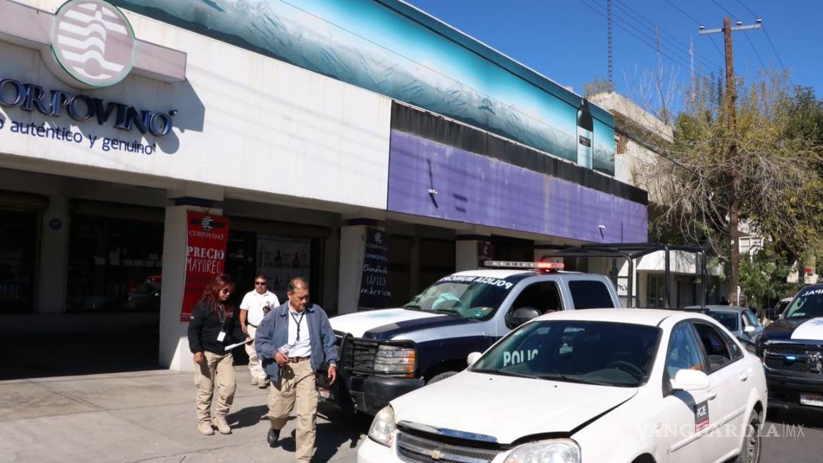 $!Pistolero atraca vinoteca en Saltillo; se lleva más de $200 mil