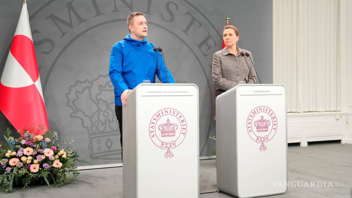 $!El presidente del Naalakkersuisut de Groenlandia, Jens-Frederik Nielsen, y la primera ministra de Dinamarca, Mette Frederiksen dan una conferencia de prensa.