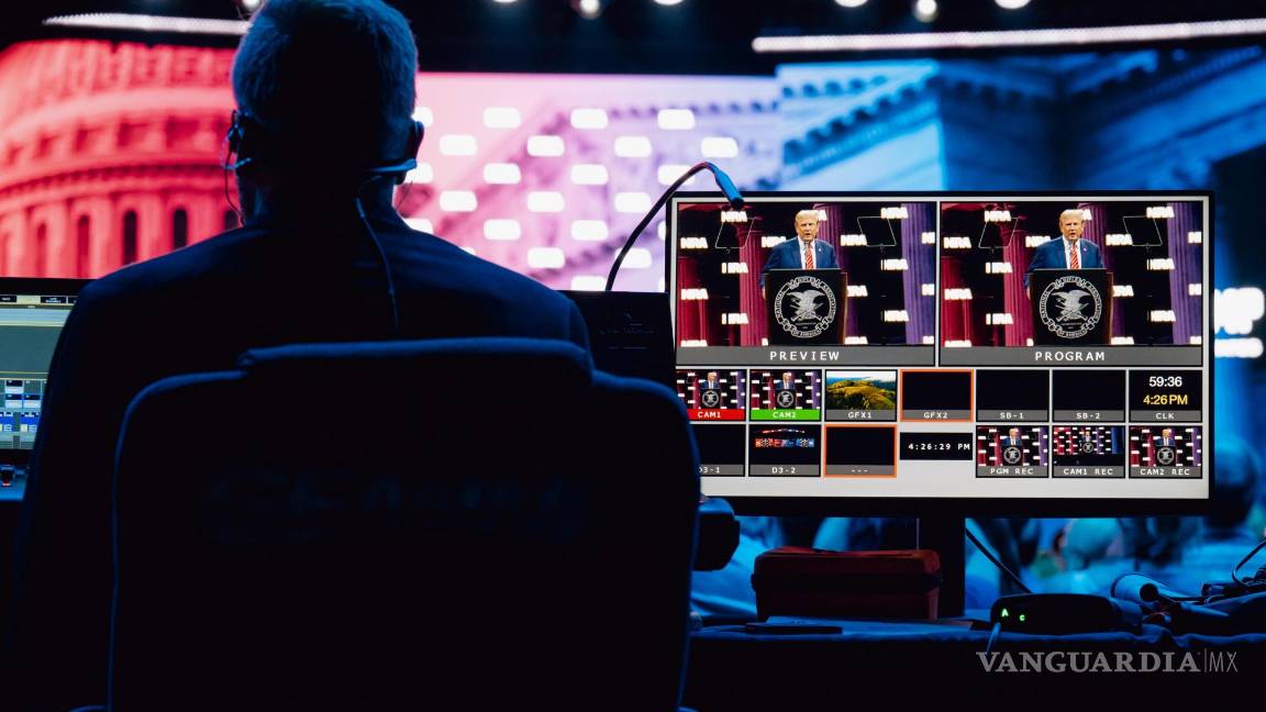 $!El expresidente Donald Trump aparece en la pantalla mientras habla ante los asistentes a la 153ª reunión anual de la Asociación Nacional del Rifle en Dallas.