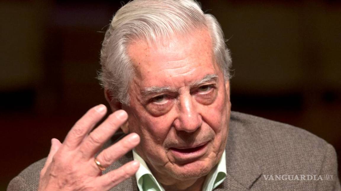 45 años después, Vargas Llosa recibe su título de doctor en Filología Románica