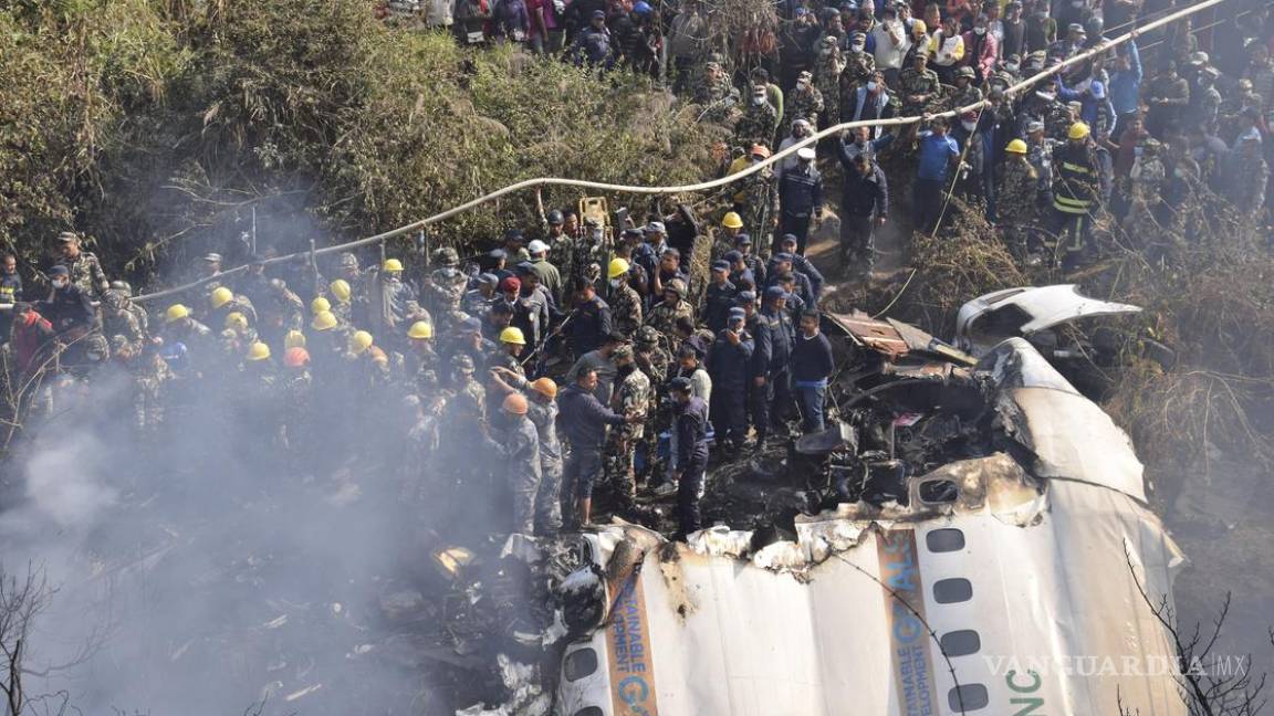 SRE lamenta muerte de 72 personas tras avionazo en Nepal