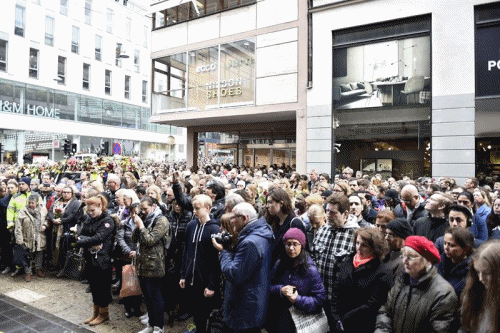 $!Guardan en Suecia un minuto de silencio en memoria a las víctimas de atentado