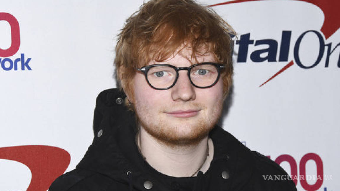 Ed Sheeran anuncia compromiso con su novia de toda la vida
