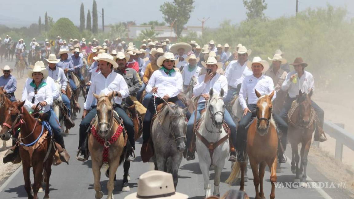 Más de 2 mil participan en cabalgata de ‘San Buena’