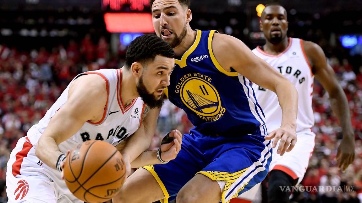 $!En un frenético cierre, Warriors gana a los Raptors y se llevan el segundo de la serie