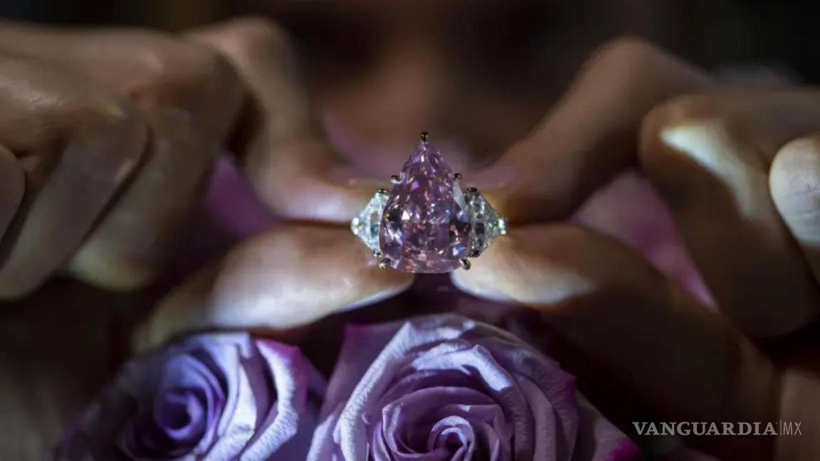 ¿Sabes cuál es el asombroso origen de los diamantes rosas?