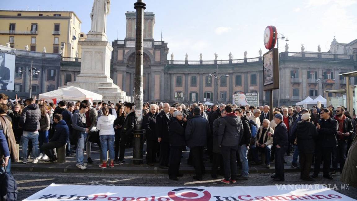$!Miles de italianos se manifiestan contra la mafia napolitana