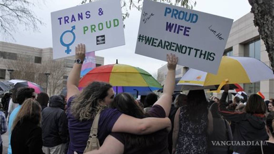 Fustigan Ley de Carolina del Norte contra personas LGBT